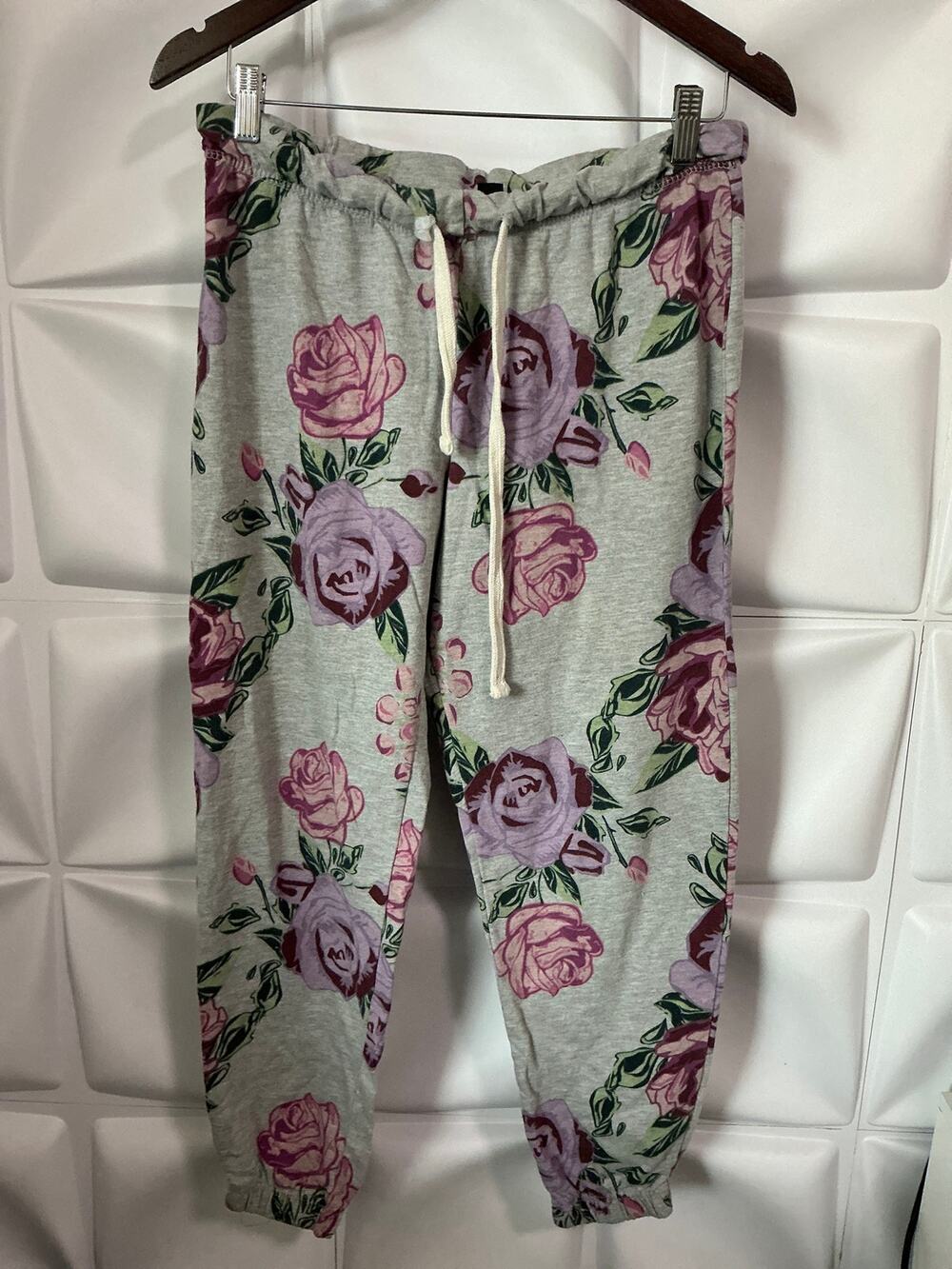 Stitch + Stardom Gray Floral Print Knit Jogger Pants Women's Size Medium